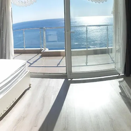Konyaalti Plajinda Dublex Gemi Ev Apartment