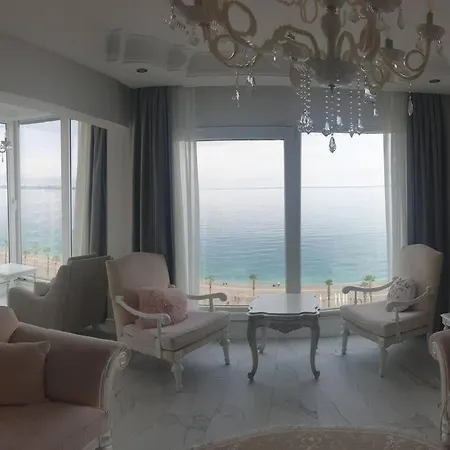 Konyaalti Plajinda Dublex Gemi Ev