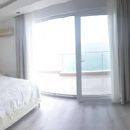 Konyaalti Plajinda Dublex Gemi Ev